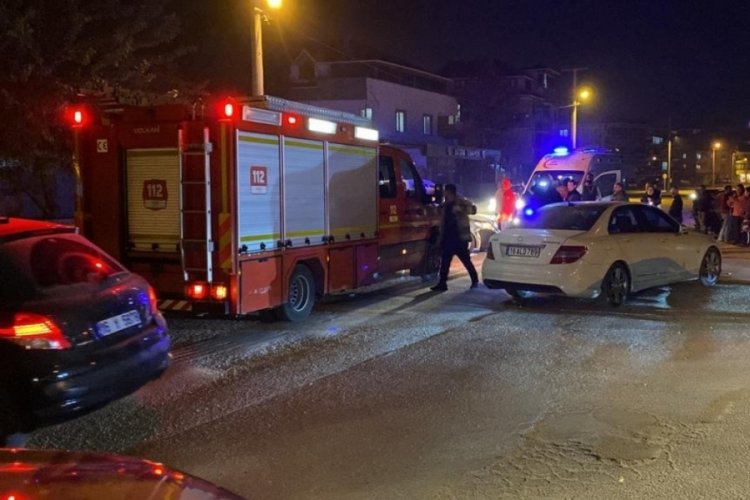 Bursa'da iki otomobil kafa kafaya &ccedil;arpıştı: 2 yaralı
