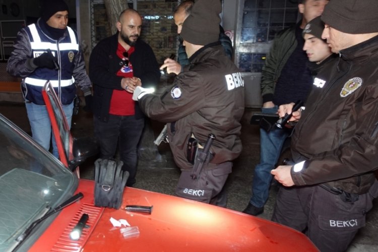 Aksaray'da ş&uuml;pheli şahıs ile bek&ccedil;iler arasındaki kovalamaca film sahnelerini aratmadı