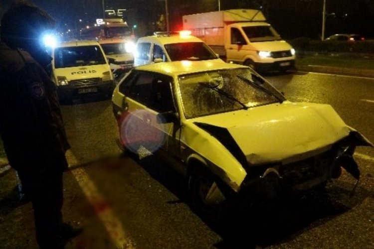 Malatya'da otomobil polis aracına &ccedil;arptı: 2'si polis 4 yaralı