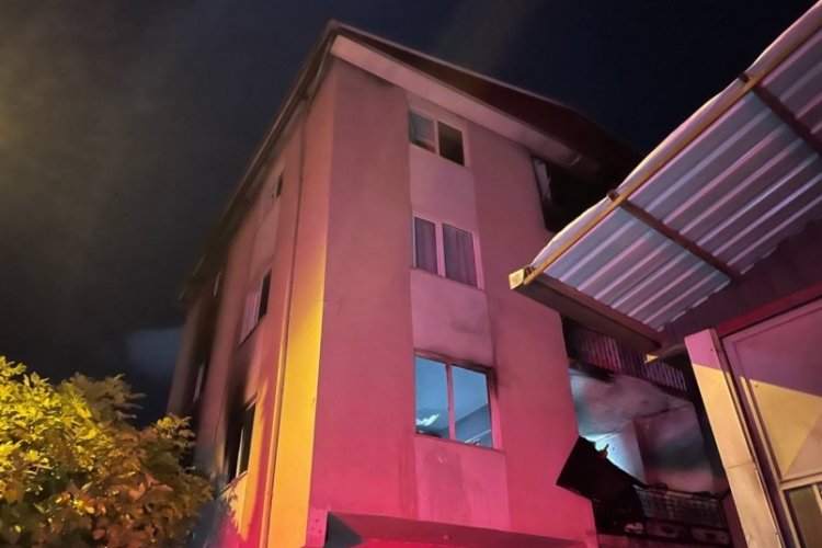 Bursa'da bir binada yangın &ccedil;ıktı: &Ccedil;ok sayıda &ouml;l&uuml; var!