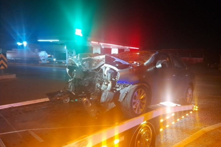 Manisa'da tır ile otomobil &ccedil;arpıştı: 3 yaralı