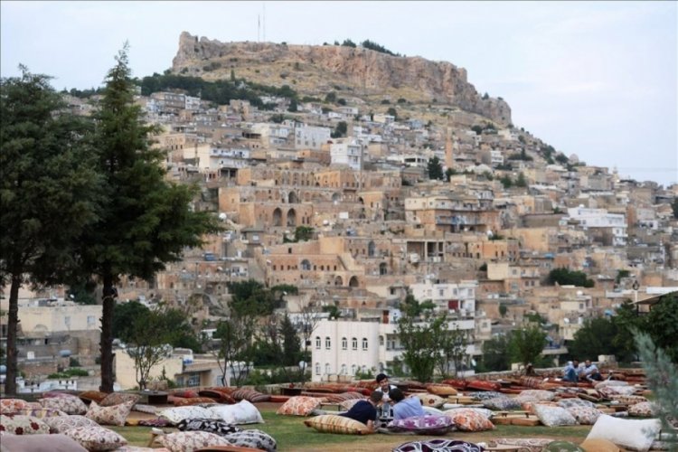 Rusya'da turizm acentesi m&uuml;şterilerini Madrid diye Mardin'e yolladı!