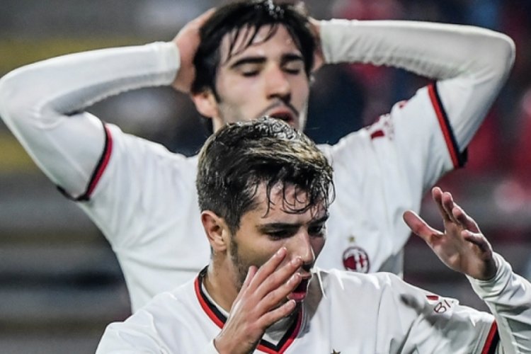 Milan zirve yarışında Cremonese ile berabere kaldı
