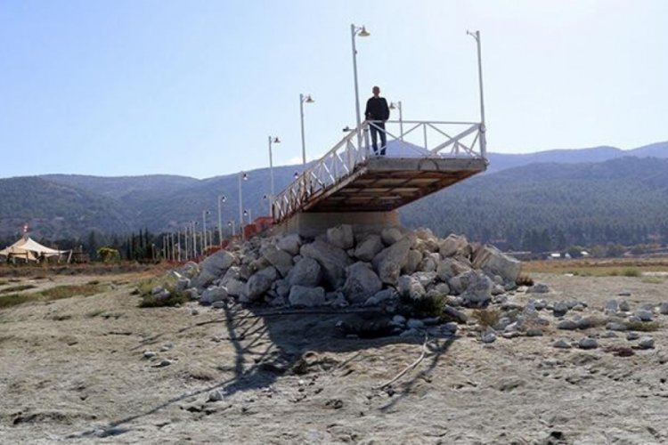 Burdur G&ouml;l&uuml; yok oluyor... İskele 18 metre uzaklaştı