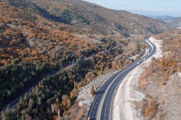 Bilecik'in yolları sonbaharda rengarenk oldu