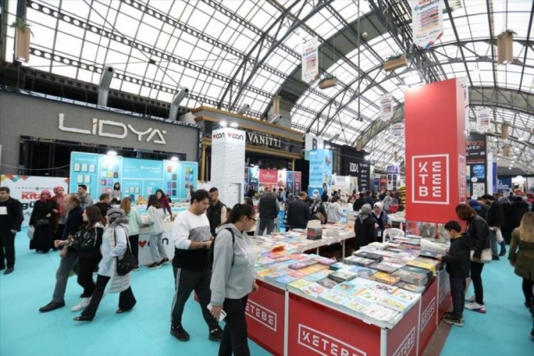 Bursa İneg&ouml;l'de kitap g&uuml;nleri t&uuml;m coşkusuyla devam ediyor