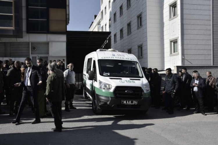 Bursa'daki yangında &ouml;len anne ile 8 &ccedil;ocuğun cenazeleri ailelerine teslim edildi