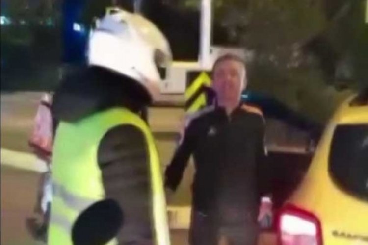 Taksici ve motosikletli arasında yol verme kavgası!