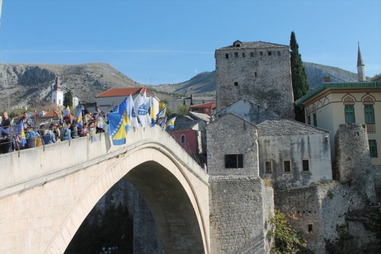 Tarihi Mostar K&ouml;pr&uuml;s&uuml;'n&uuml;n yıkılışının 29. yılında anma t&ouml;reni d&uuml;zenlendi