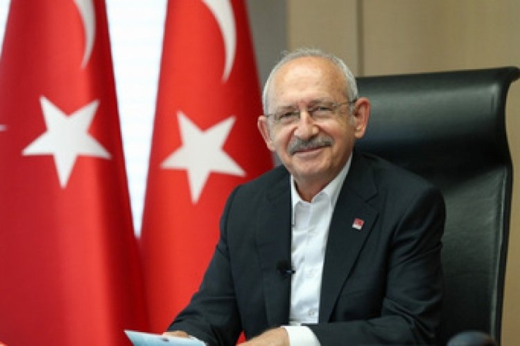 Genel Başkan Kılı&ccedil;daroğlu, CHP'ye katılan Necip Zeydan'a rozetini taktı