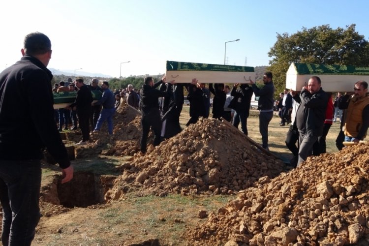 Bursa'da 8'i &ccedil;ocuk 9 kişi toprağa verildi