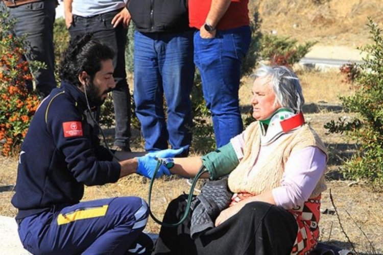 Manisa'da otomobiller &ccedil;arpıştı! 1'i ağır 4 kişi yaralandı