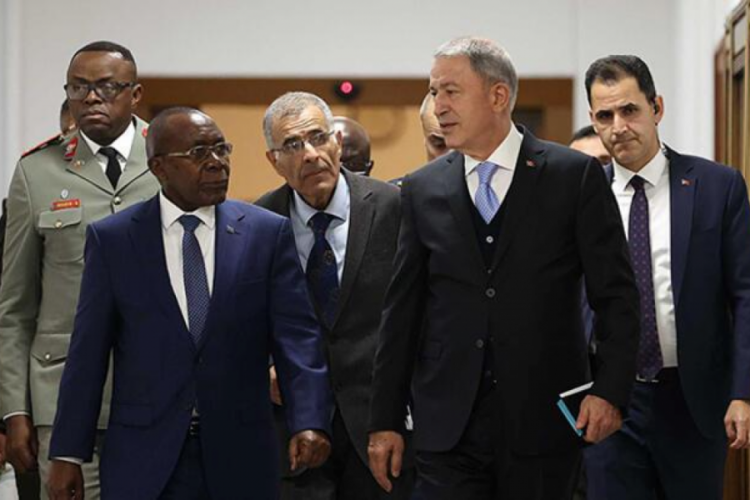 Bakan Akar, Kongo Demokratik Cumhuriyeti Milli Savunma Bakanı Kurhenga'yı ağırladı