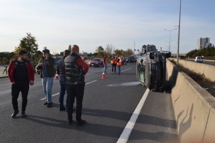 Tekirdağ'da &ccedil;arpışmanın etkisiyle yan yatan otomobil 20 metre s&uuml;r&uuml;klendi