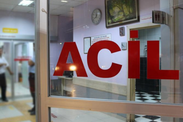 Denizli'de &ouml;nce eşini silahla yaraladı sonra intihar etti