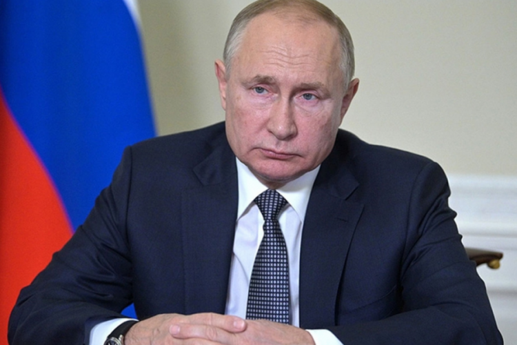 Putin, eşcinsel ilişkilere ilişkin kararnameyi imzaladı