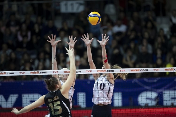 VakıfBank, deplasmanda İlbank'ı 3-0 mağlup etti