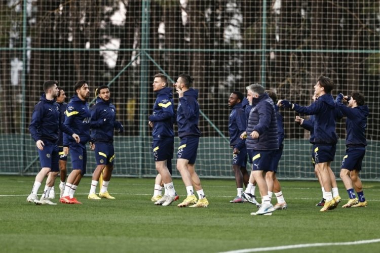 Fenerbah&ccedil;e'de Peres ve Henrique sahada &ccedil;alışmalara başladı