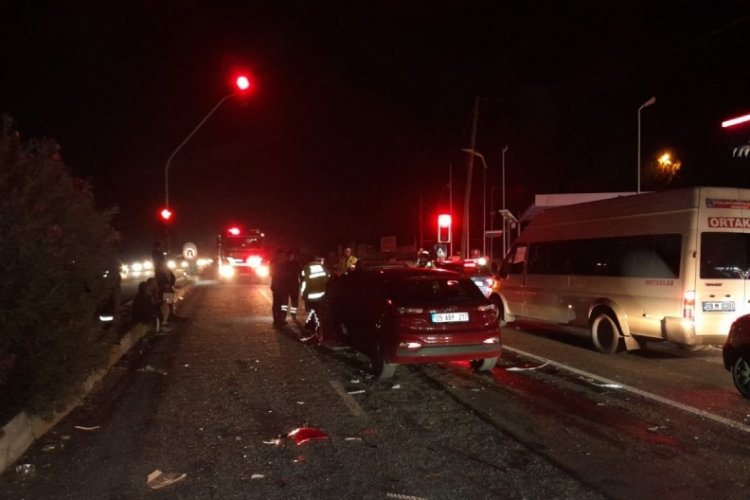 Aydın'da 4 otomobilin karıştığı kazada 5 kişi yaralandı
