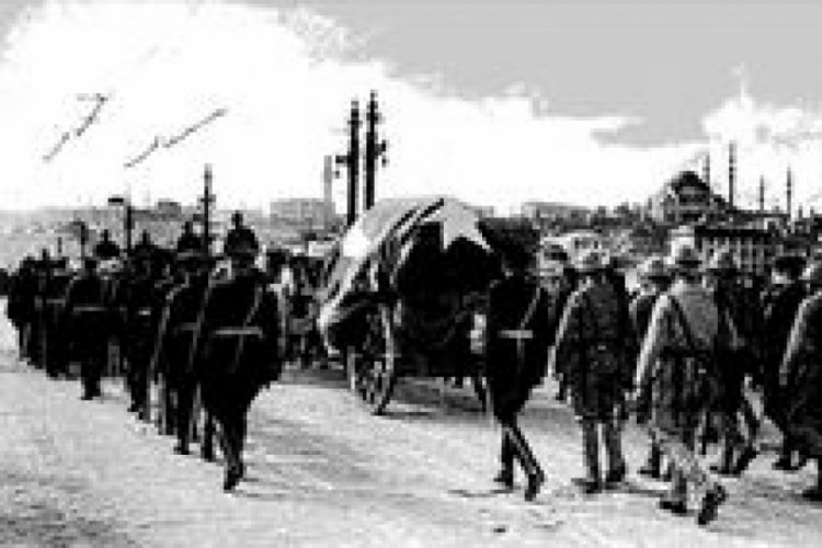 Atat&uuml;rk'&uuml;n son yolculuğuna ait kareler