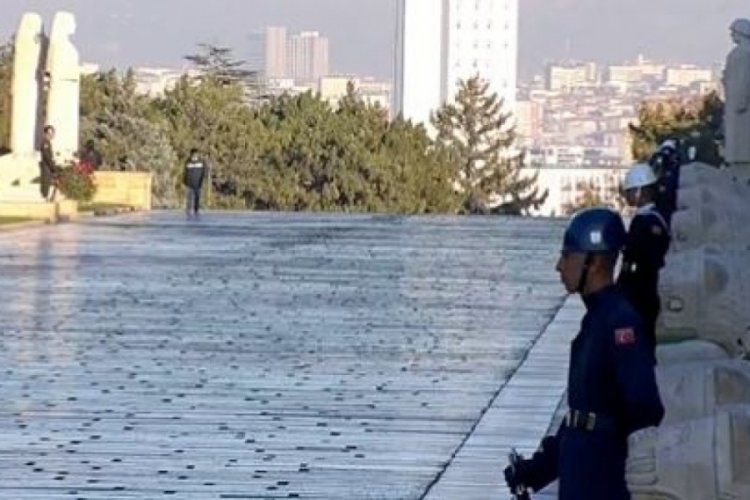 Anıtkabir'de resmi t&ouml;ren d&uuml;zenlendi