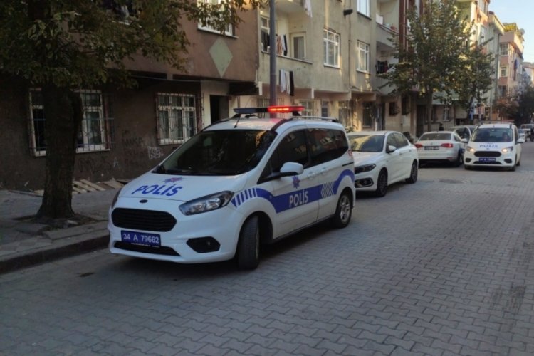 İstanbul Sultangazi'de bir şahıs karısını bacağından bı&ccedil;akladı