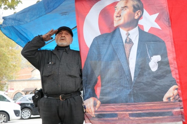 Amasya'da ayakkabı boyacısı siren sesi sırasında g&ouml;zyaşlarını tutamadı