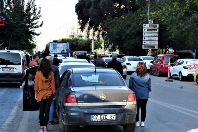 Saygı duruşu sırasında zincirleme kaza yaşandı!
