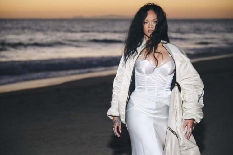 Rihanna anneliği anlattı