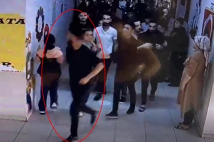 Şırnak'ta &ouml;ğrencinin ağabeyleri &ouml;ğretmeni tekme tokat d&ouml;vd&uuml;
