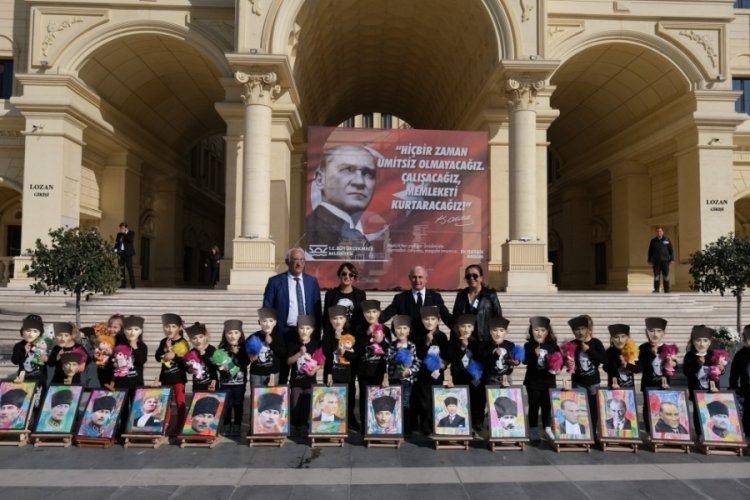 Minik y&uuml;reklerin Atat&uuml;rk sevgisi boya fır&ccedil;alarında!