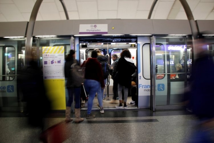Fransa'da en b&uuml;y&uuml;k iş&ccedil;i sendikası CGT greve gitti