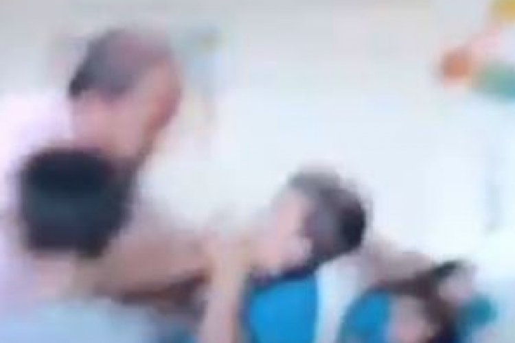 Gaziantep'te &ouml;ğrencisinin boğazını sıkan &ouml;ğretmen a&ccedil;ığa alındı