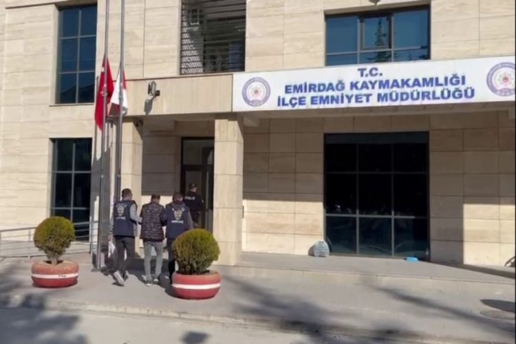 Afyonkarahisar'da 13 yıl kesinleşmiş hapis cezası bulunan zanlı yakalandı