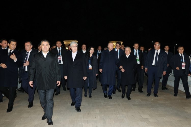 Cumhurbaşkanı Erdoğan, &Ouml;zbekistan'da liderlerle akşam yemeğine katıldı