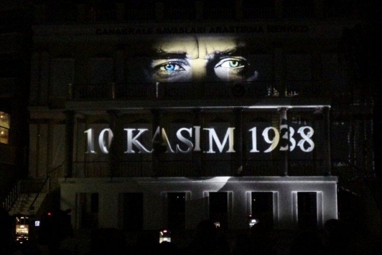 &Ccedil;anakkale'de Atat&uuml;rk, 3D Mapping g&ouml;sterisiyle anıldı
