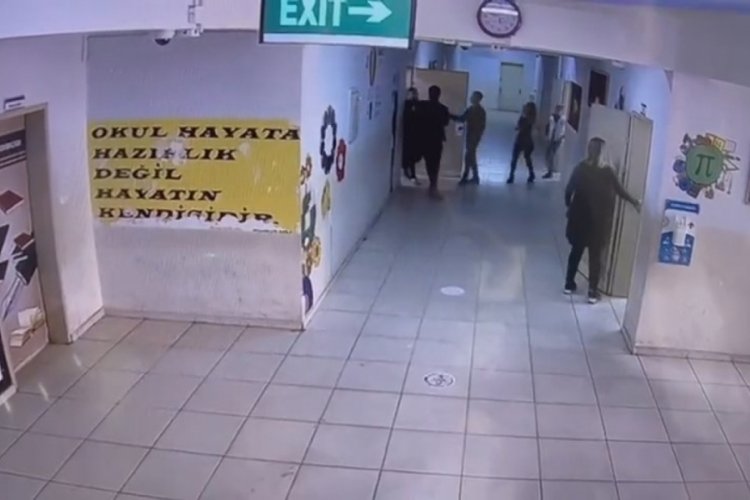 Şırnak'ta &ouml;ğretmen &ouml;ğrencileri &ouml;n&uuml;nde darp edildi!