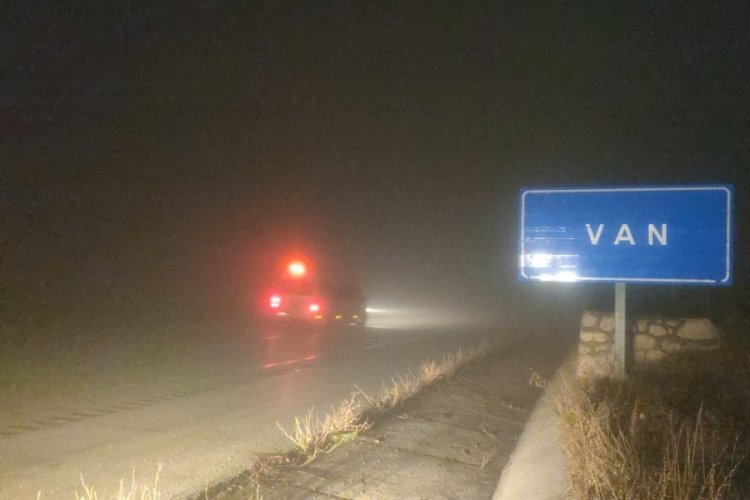 Van'da etkili olan sis trafiği olumsuz etkiledi