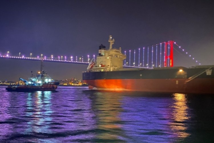 Boğaz'da arızalanan y&uuml;k gemisi kurtarıldı
