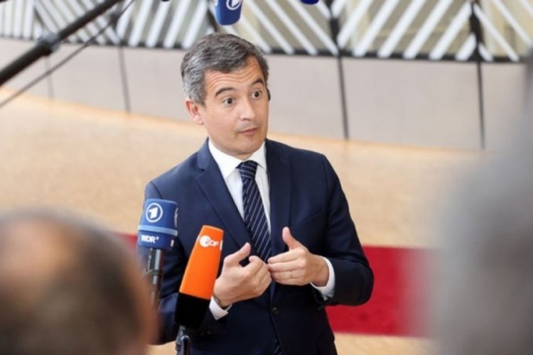 Fransa İ&ccedil;işleri Bakanı Darmanin'den İtalya'ya "g&ouml;&ccedil;men gemisi" tepkisi