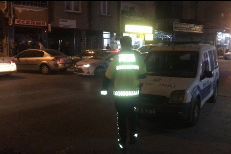 Edirne'de motosiklet, anneye ve bebek arabasına &ccedil;arpıp ka&ccedil;tı