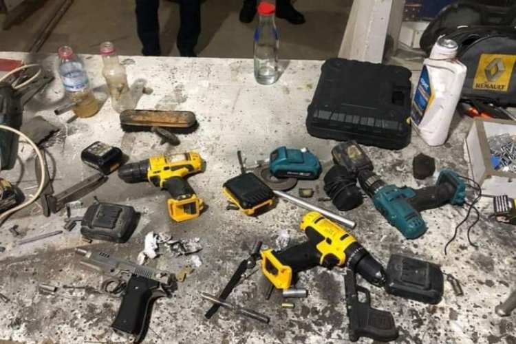 İzmir'de evini silah at&ouml;lyesine &ccedil;eviren şahıs yakalandı
