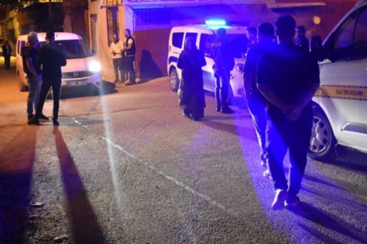 Adana'da &ouml;nce k&uuml;f&uuml;rleşip sonra &ccedil;atıştılar