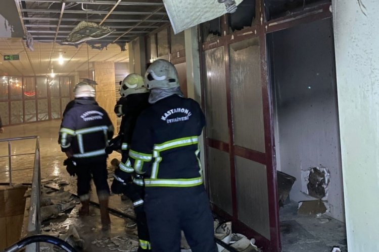 Alkoll&uuml; şekilde otob&uuml;se binmek istedi alınmadığı i&ccedil;in terminalin pansiyonunu yaktı!