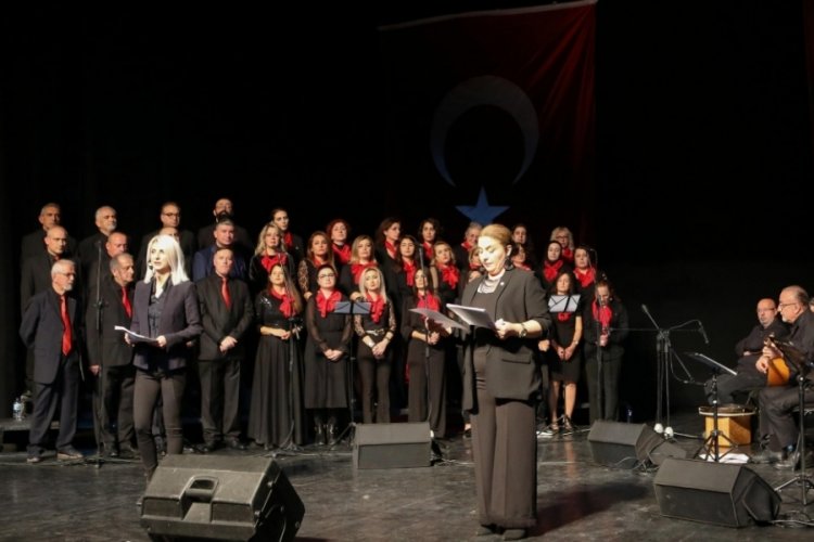 Bursa'da  Mustafa Kemal Atat&uuml;rk Nil&uuml;fer'de sevdiği t&uuml;rk&uuml;lerle anıldı