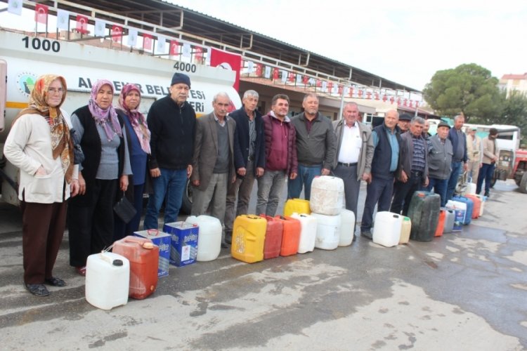 Manisa'da belediyeden &ccedil;ift&ccedil;iye mazot ve direk desteği!