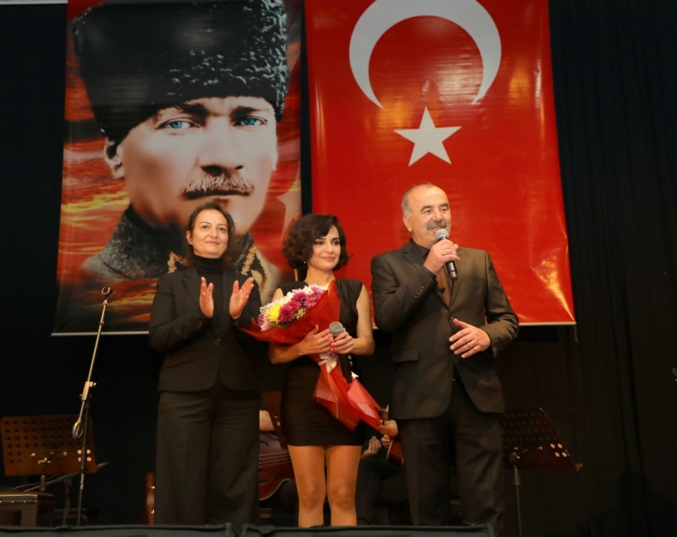 Bursa Mudanya'da Atat&uuml;rk sevdiği şarkılarla anıldı