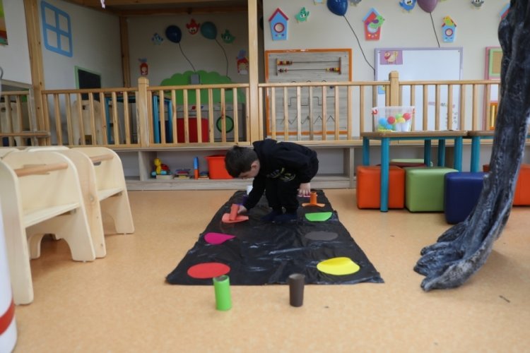 Tekirdağ'da &ouml;zel gereksinimli &ccedil;ocuklara bebek k&uuml;t&uuml;phanesinde eğitim veriliyor