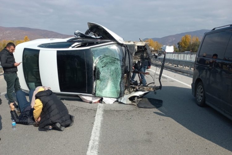 Tokat'ta kaza yapan otomobilin motoru yola fırladı