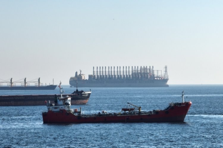 D&uuml;nyanın en b&uuml;y&uuml;k enerji gemisi İstanbul'da